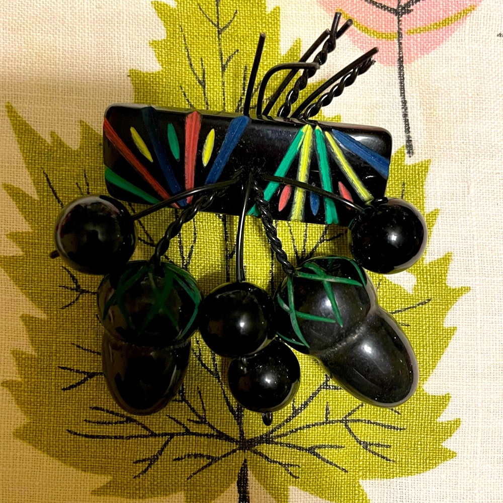 Luxulite Vintage Reproduction Acorn Brooch